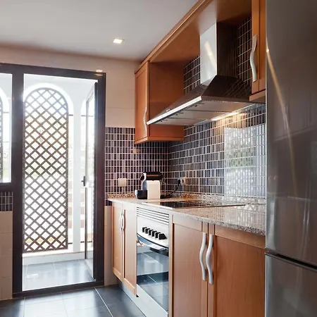 Golf Hills إِستيبونا